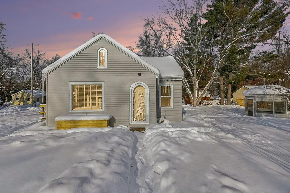 6946 S Lakeview Avenue