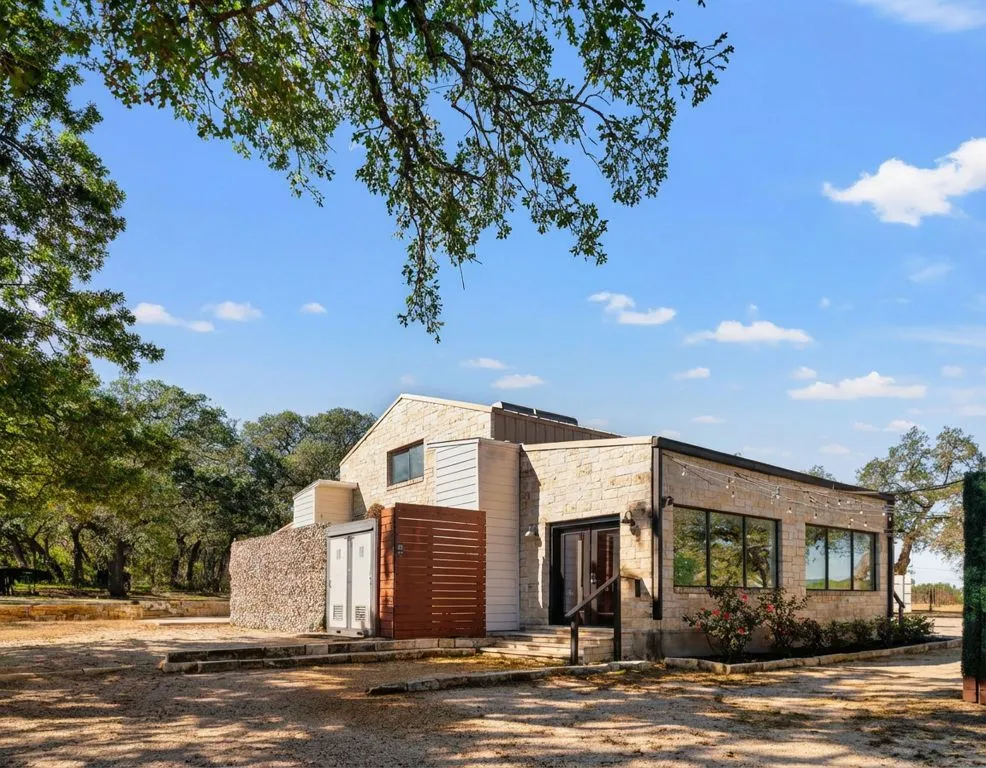 25711 Hamilton Pool Road Round Mountain, TX 78663