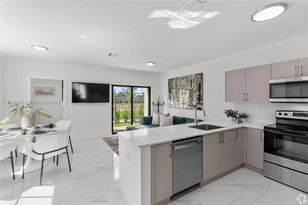 2320 E 4th Ave #102 Hialeah, FL 33013