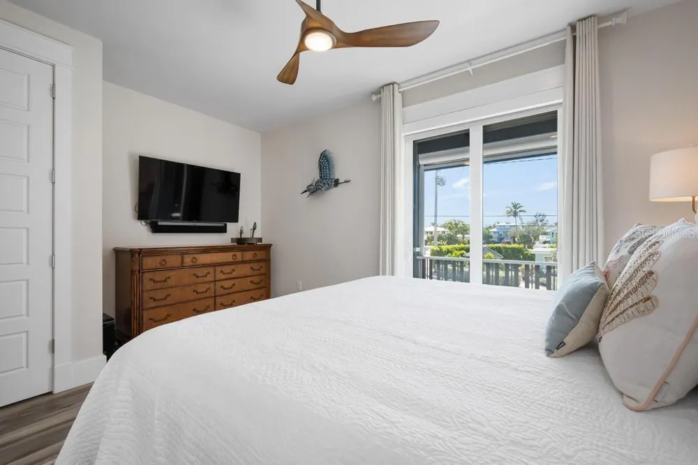 915 SHORE DRIVE Anna Maria, FL 34216