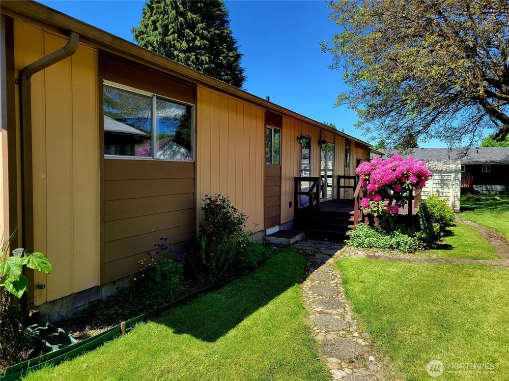 300 Maple Street Toledo, WA 98591