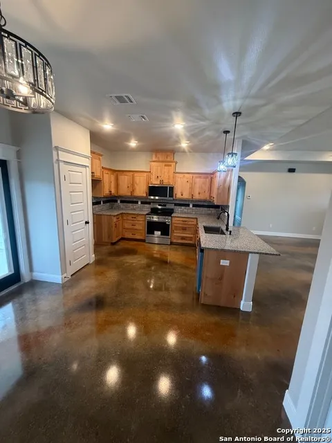 1541 NE Maryville Loop Beeville, TX 78102
