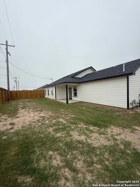 1541 NE Maryville Loop Beeville, TX 78102