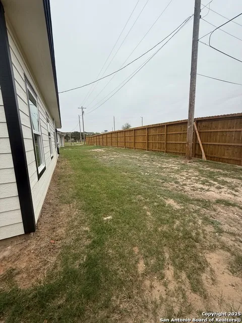 1541 NE Maryville Loop Beeville, TX 78102