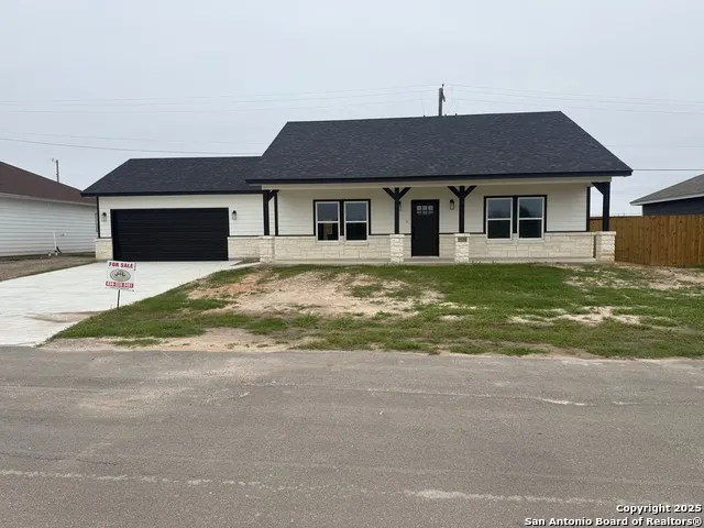 1541 NE Maryville Loop Beeville, TX 78102