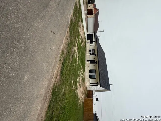 1541 NE Maryville Loop Beeville, TX 78102