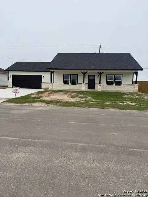 1541 NE Maryville Loop Beeville, TX 78102