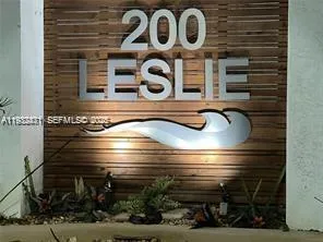 200 Leslie Dr #303
