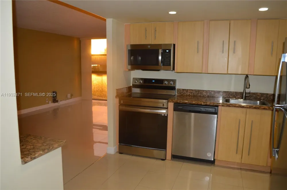 200 Leslie Dr #303 Hallandale Beach, FL 33009