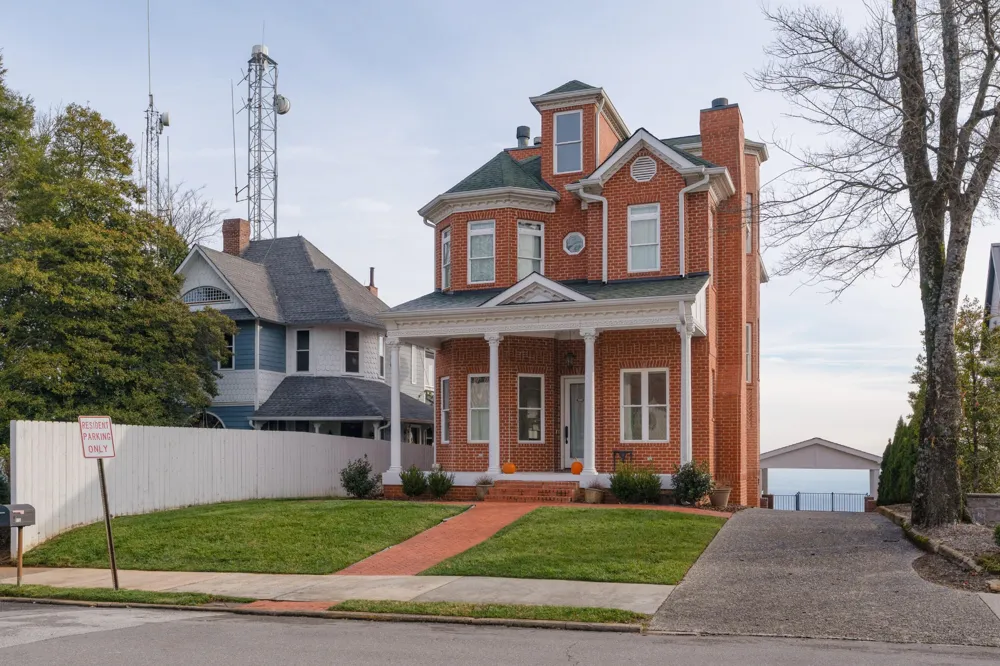 1115 E Brow Road Lookout Mountain, TN 37350