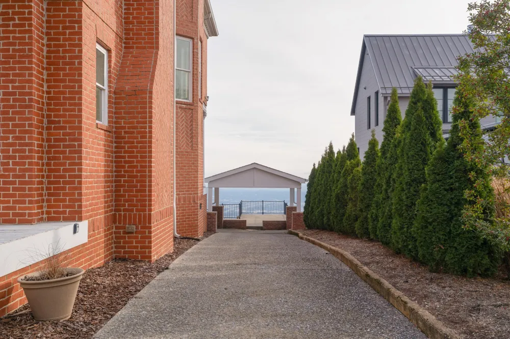 1115 E Brow Road Lookout Mountain, TN 37350