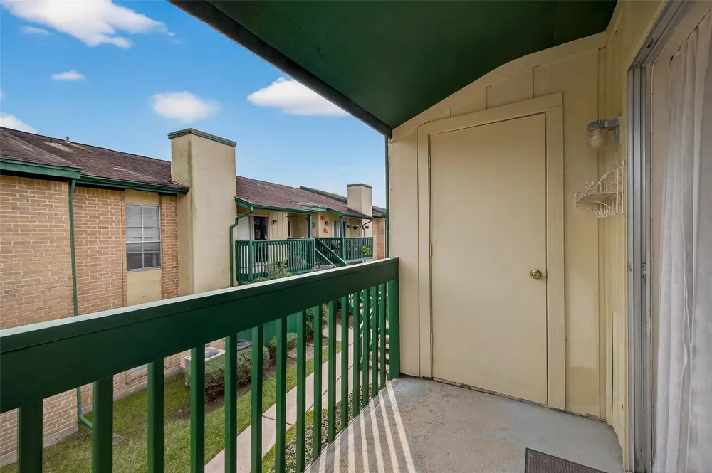 1516 Bay Area Boulevard #H10 Houston, TX 77058