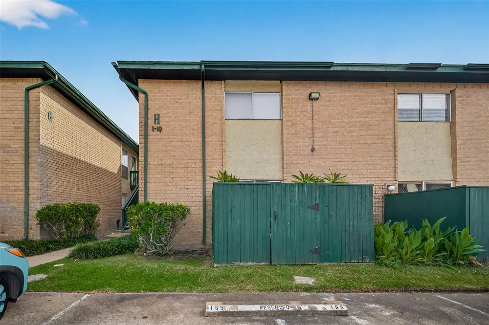 1516 Bay Area Boulevard #H10 Houston, TX 77058