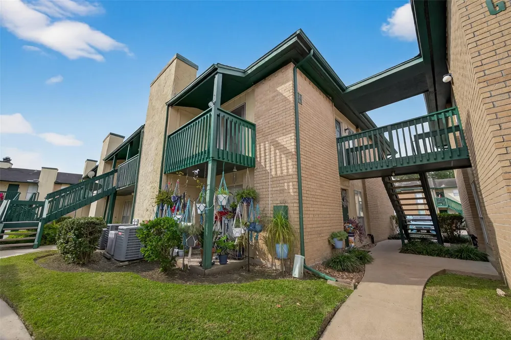 1516 Bay Area Boulevard #H10 Houston, TX 77058