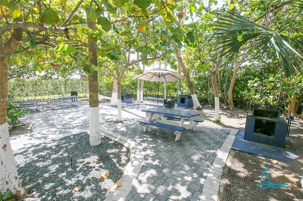 8877 Collins Ave #805 Surfside, FL 33154