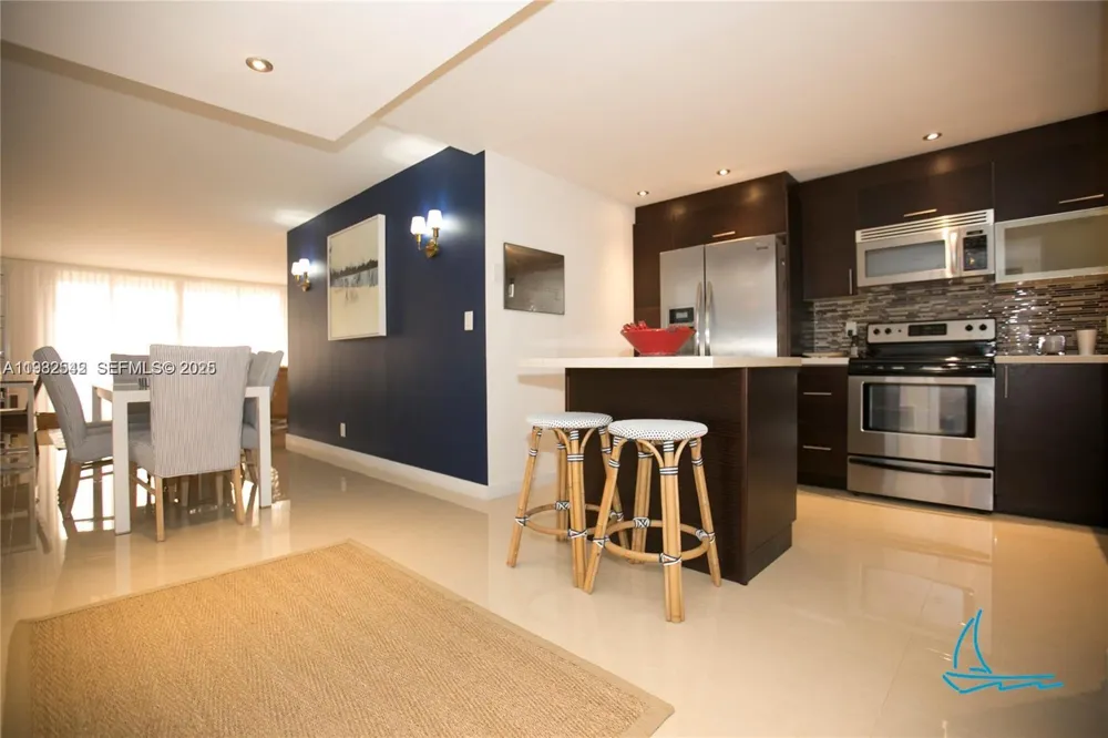 8877 Collins Ave #805 Surfside, FL 33154