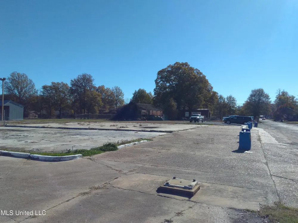 E 82 Highway Indianola, MS 38751