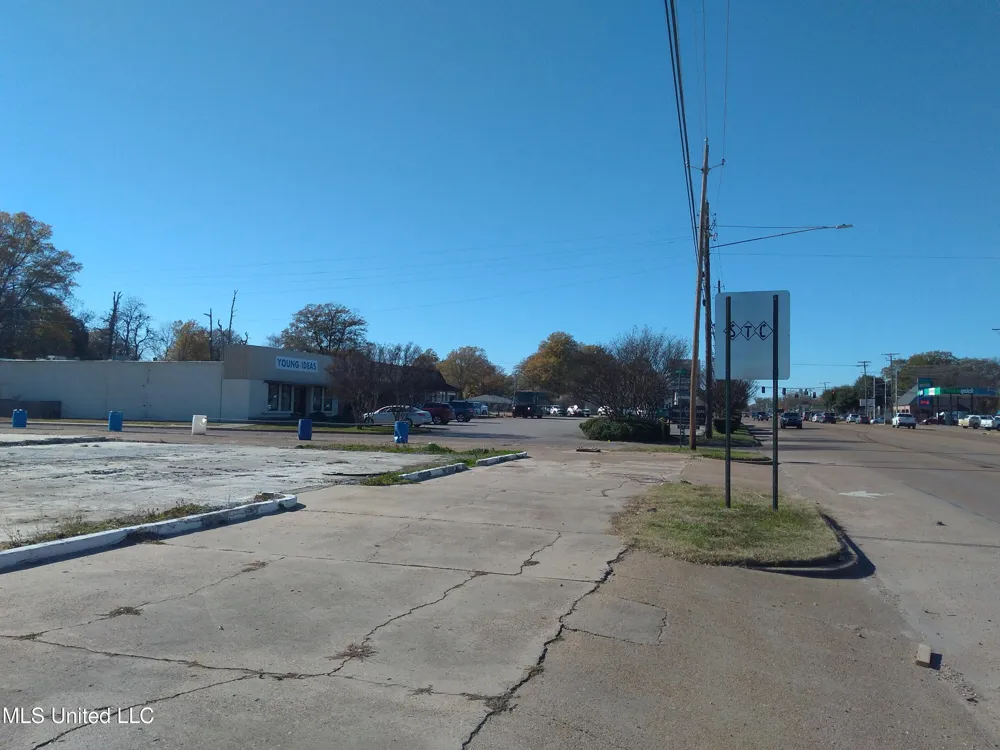 E 82 Highway Indianola, MS 38751