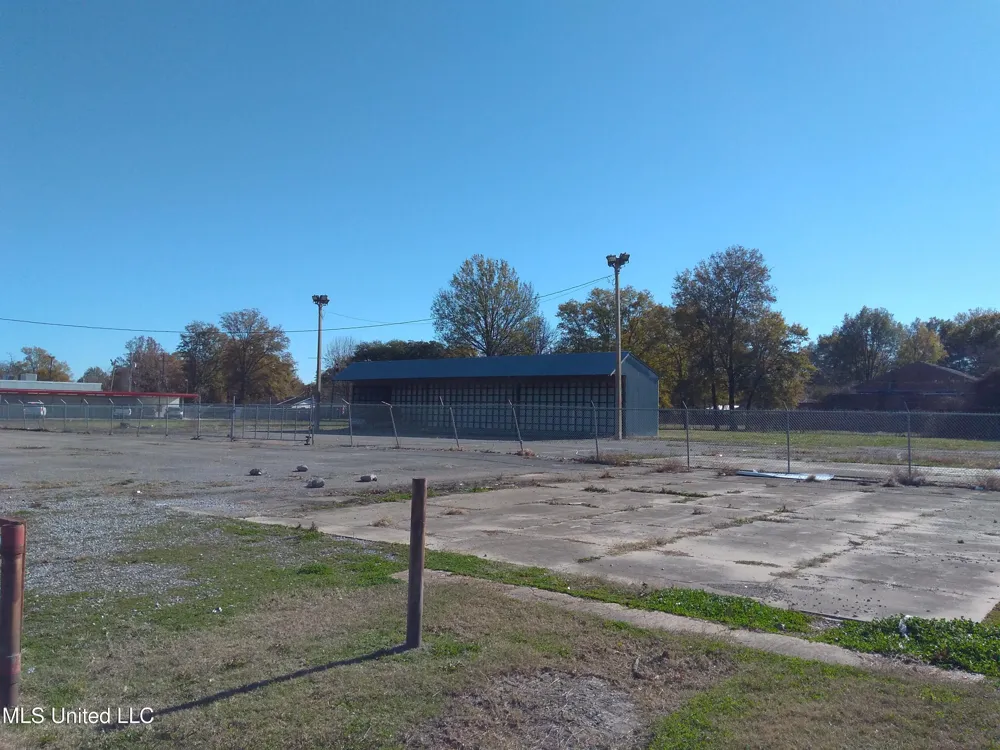 E 82 Highway Indianola, MS 38751