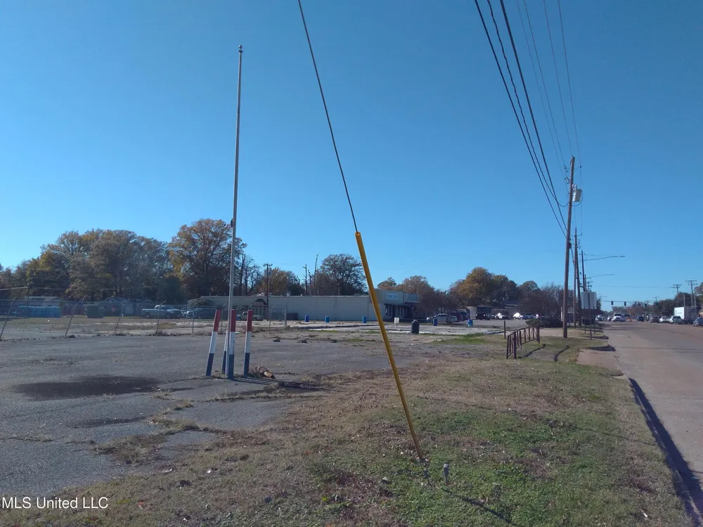E 82 Highway Indianola, MS 38751