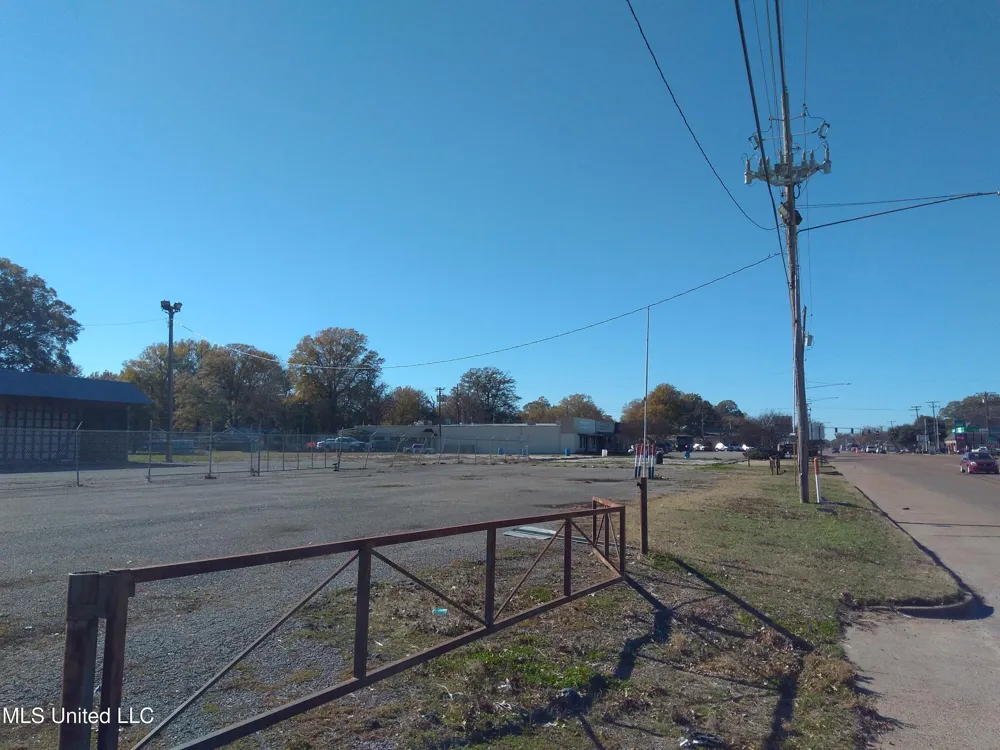 E 82 Highway Indianola, MS 38751