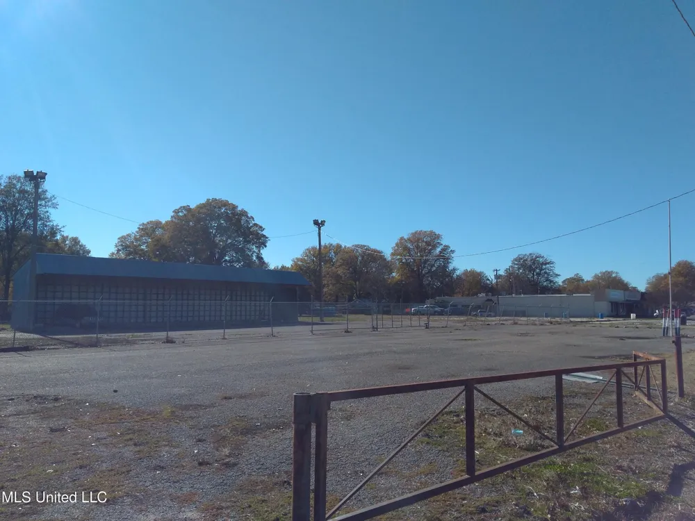 E 82 Highway Indianola, MS 38751