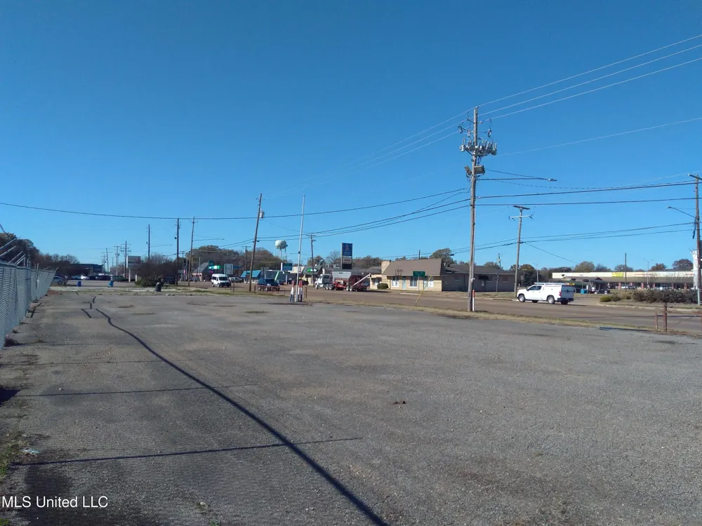 E 82 Highway Indianola, MS 38751