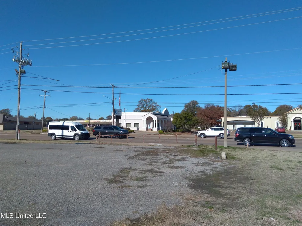E 82 Highway Indianola, MS 38751