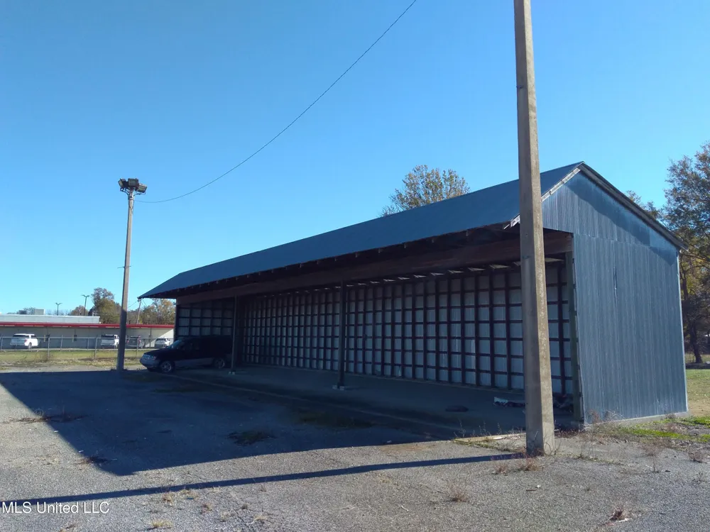 E 82 Highway Indianola, MS 38751