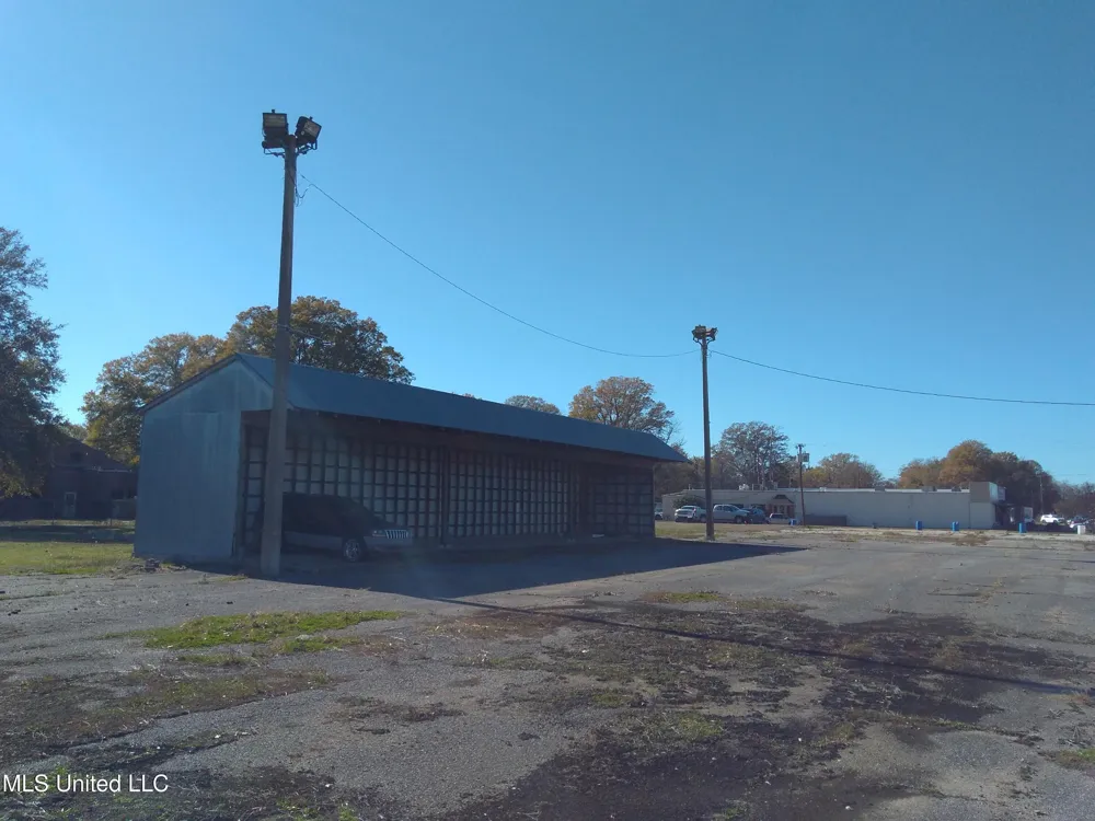 E 82 Highway Indianola, MS 38751