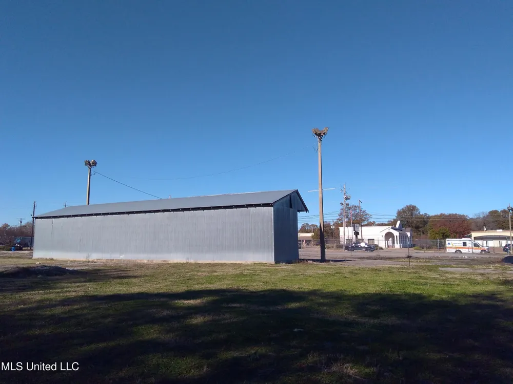 E 82 Highway Indianola, MS 38751