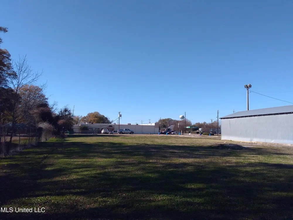 E 82 Highway Indianola, MS 38751