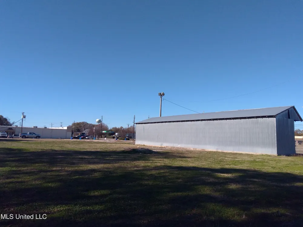 E 82 Highway Indianola, MS 38751