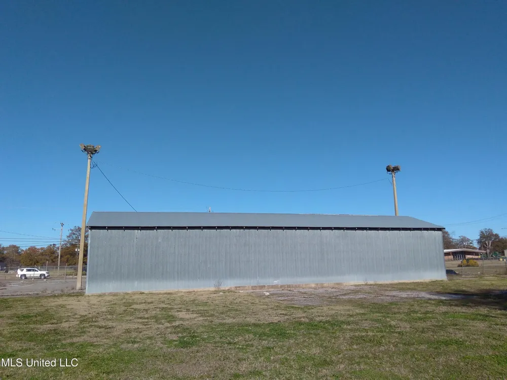 E 82 Highway Indianola, MS 38751