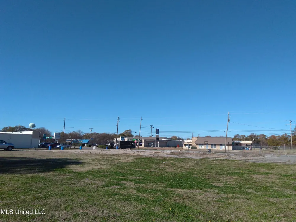 E 82 Highway Indianola, MS 38751