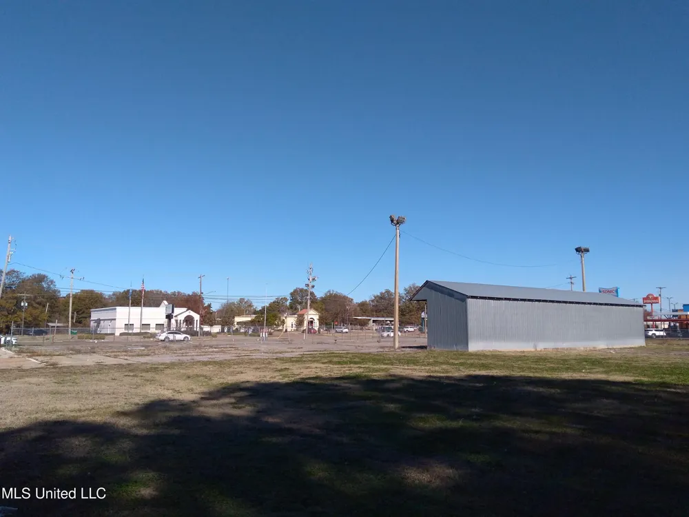 E 82 Highway Indianola, MS 38751