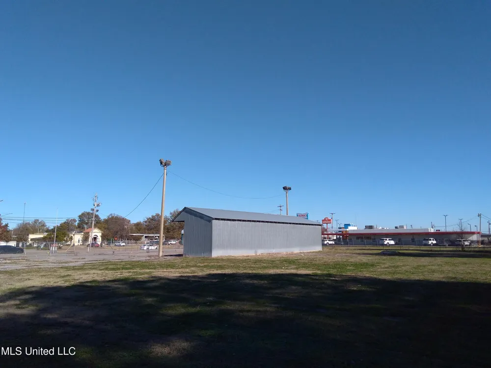 E 82 Highway Indianola, MS 38751