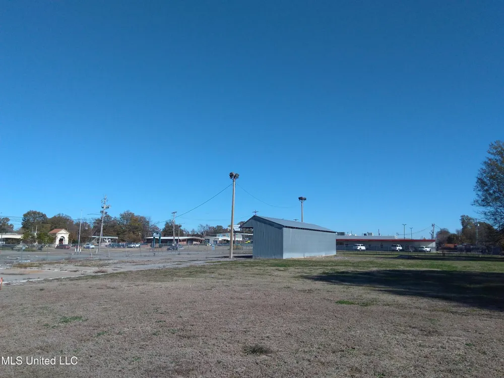 E 82 Highway Indianola, MS 38751