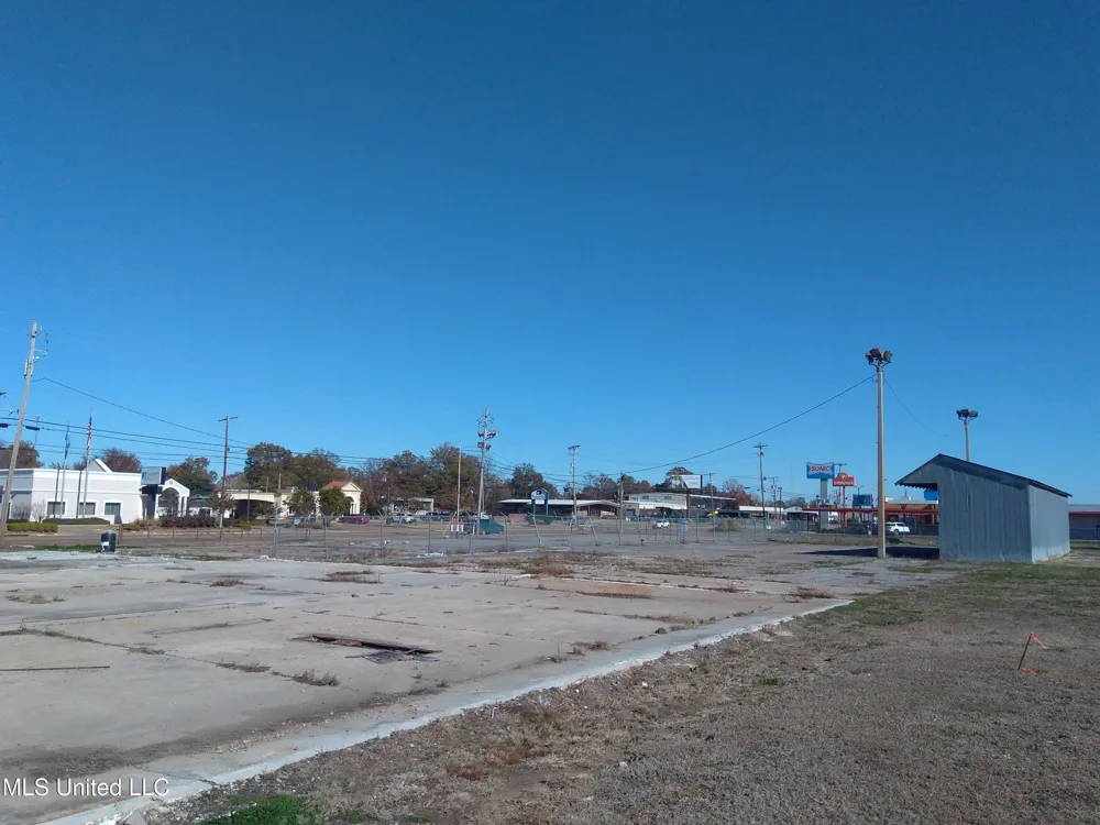 E 82 Highway Indianola, MS 38751