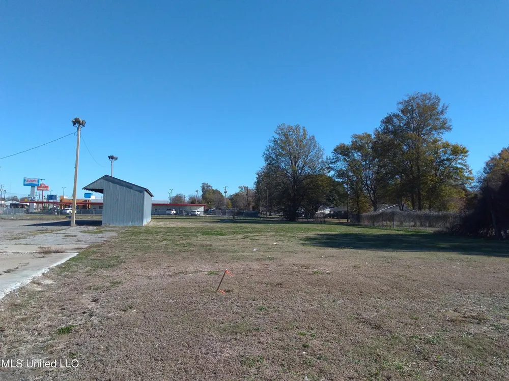 E 82 Highway Indianola, MS 38751