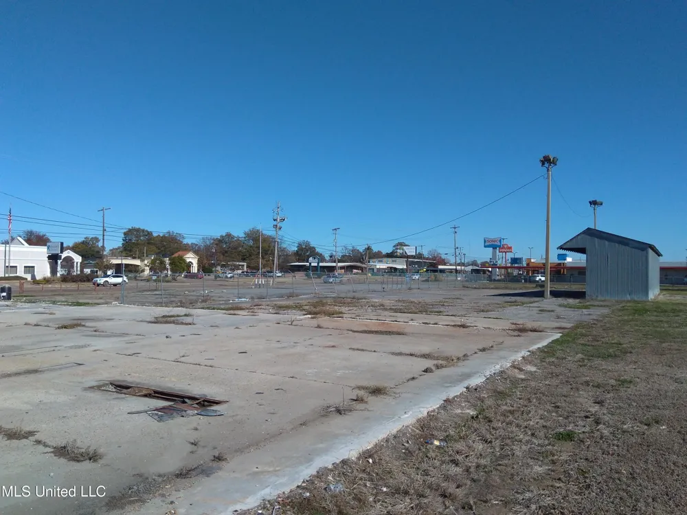 E 82 Highway Indianola, MS 38751