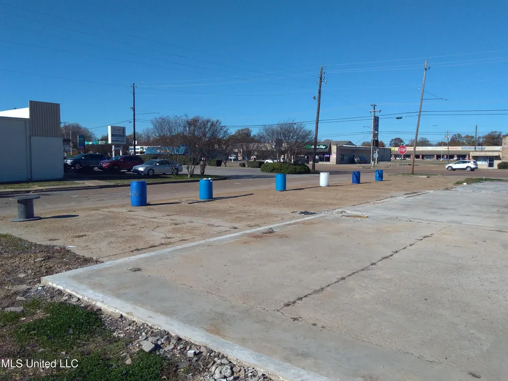 E 82 Highway Indianola, MS 38751