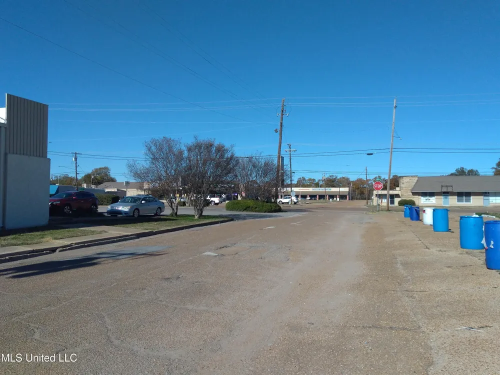 E 82 Highway Indianola, MS 38751