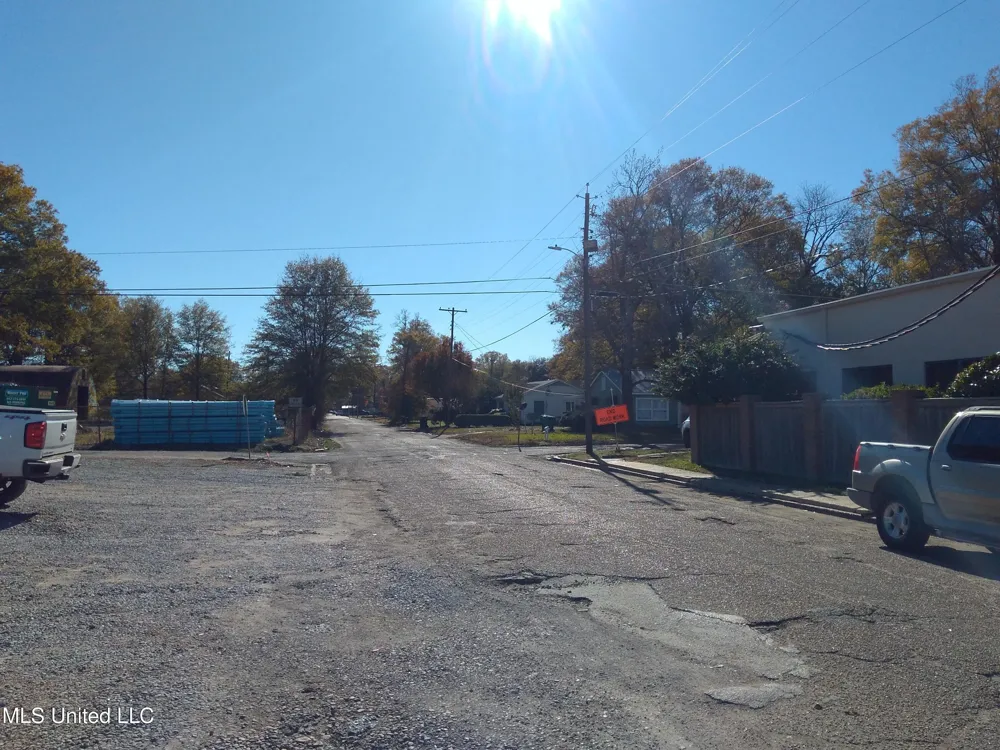 E 82 Highway Indianola, MS 38751