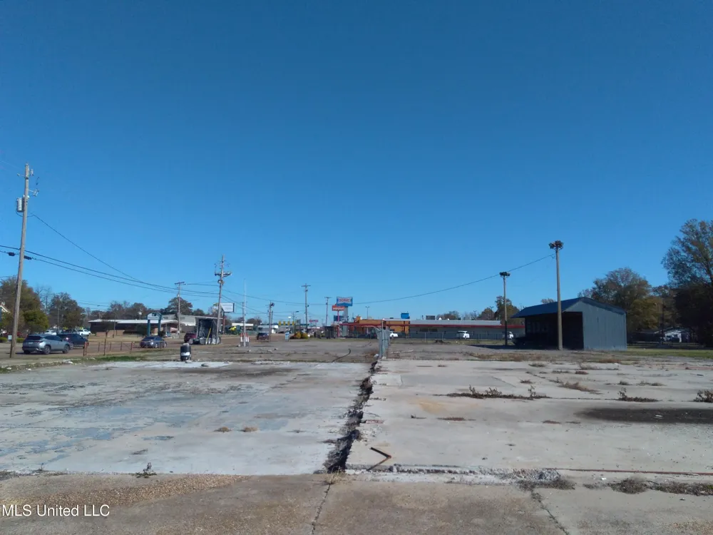 E 82 Highway Indianola, MS 38751
