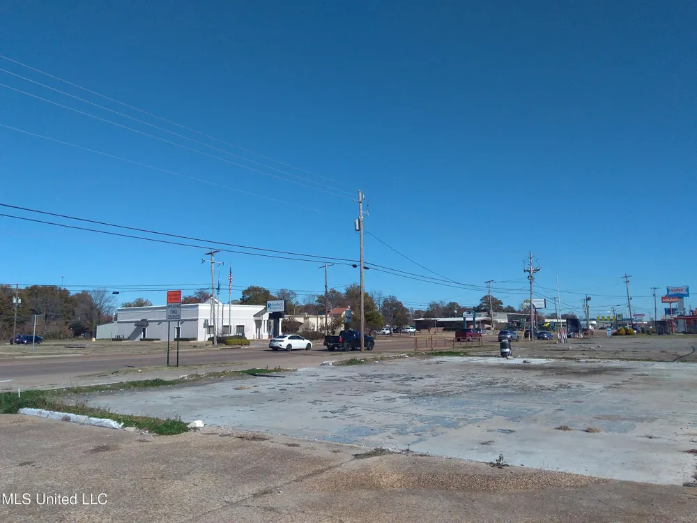 E 82 Highway Indianola, MS 38751