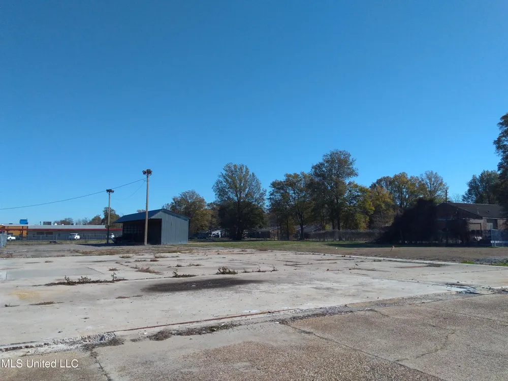 E 82 Highway Indianola, MS 38751