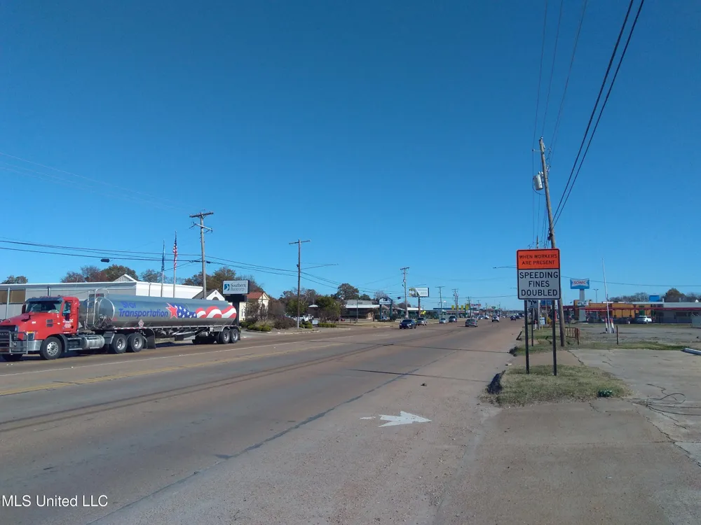 E 82 Highway Indianola, MS 38751