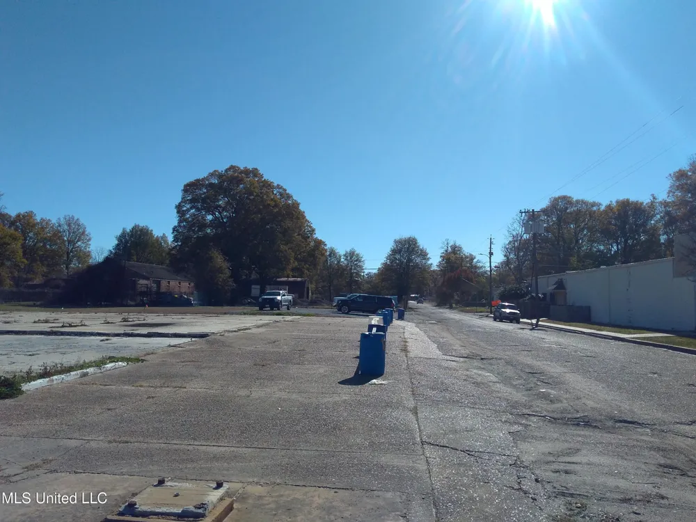 E 82 Highway Indianola, MS 38751