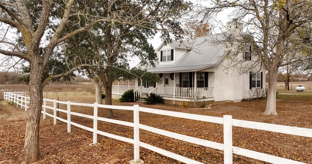 1505 Prairie Valley Road West Point, TX 78963